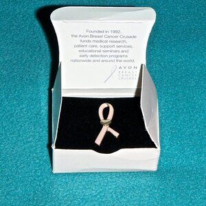 AVON BREAST CANCER CRUSADE PIN PINK RIBBON LAPEL PIN WITH GOLD HEART 2005 ~NEW